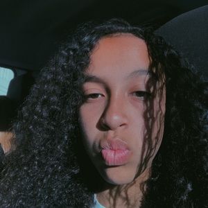 Meet your Posher, Naomi